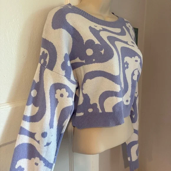 Hollister Floral Lavender Knit Sweater Cropped Top - Picture 3 of 7